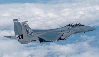 歼20劲敌来了？嘉手纳美军突然换防：特朗普要在中国周边下盘大棋