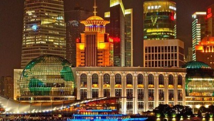 上海陆家嘴，金融与时尚的交汇点