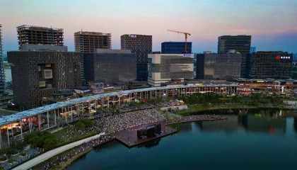 郑州金融岛落日音乐会激发夜经济活力