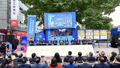重庆“3·15”金融科普花花车专题活动启动