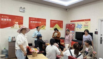 “花”开邮政金融点 知识芬芳沁心田