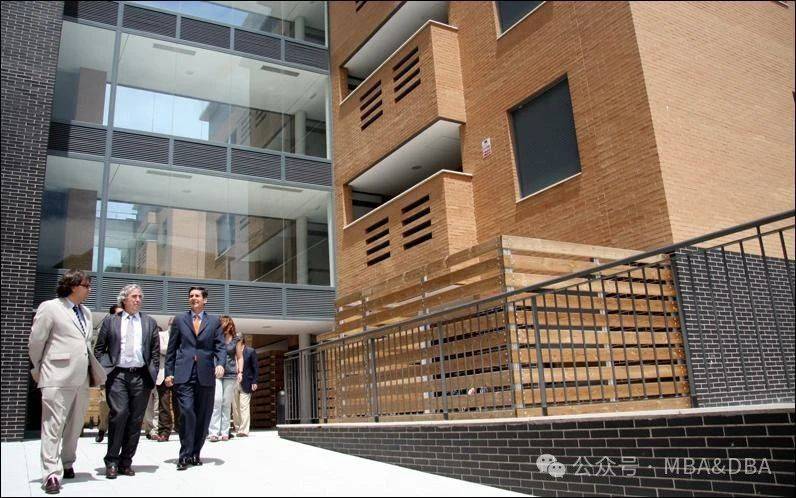 解锁胡安卡洛斯国王大学金融学硕士的神秘课程宝箱