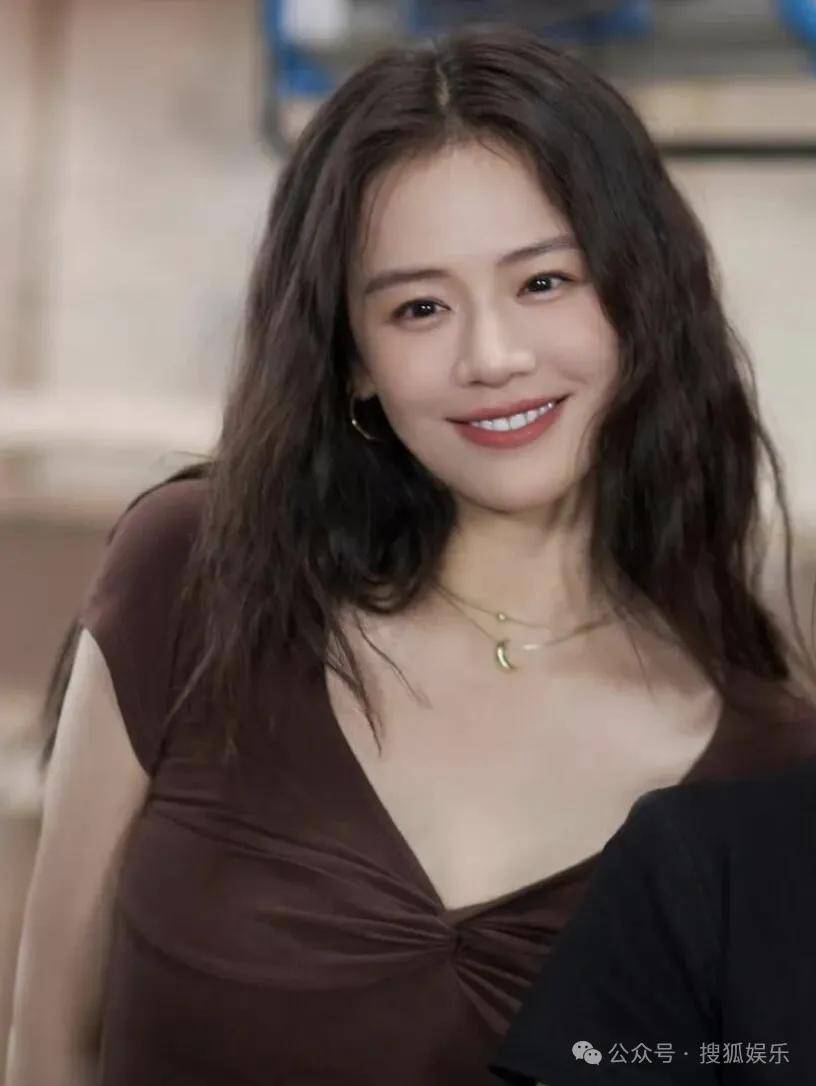 被全网劝分的这对终于分手了？她最近的状态确实肉眼可见的好！